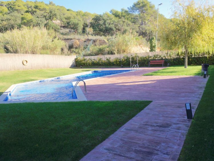 APARTMENT with COMMUNITY POOL and PARKING in TOSSA