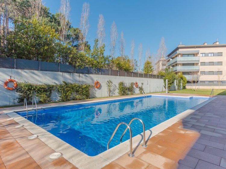 COZY POOL APARTMENT